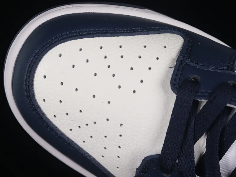All categories Nk SB Dunk Series Nk SB Dunk Low low-top sneakers Cost-effective version Nk Dunk Low "Midnight Navy" blue and white SB low-top sports and leisure sneakers FO9749-400